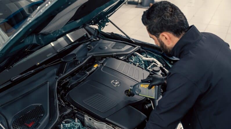 Photo Car Auto Technicians