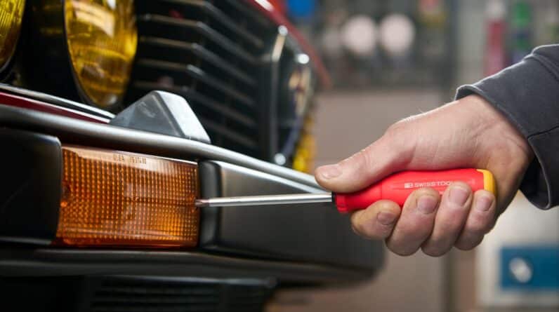 Photo Car Auto Technicians